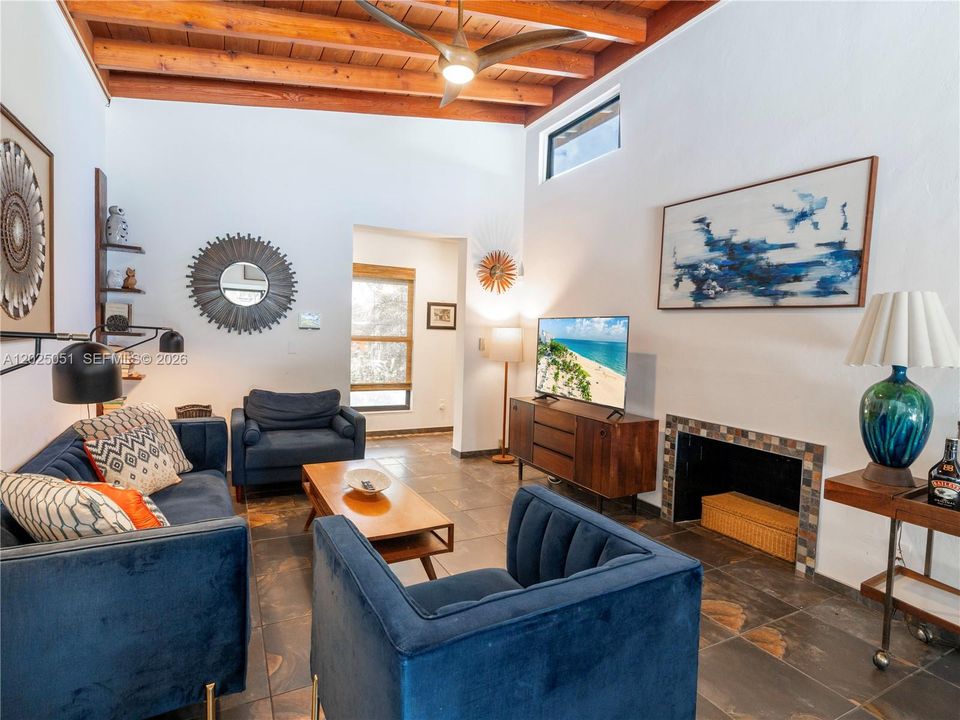 For Sale: $925,000 (3 beds, 2 baths, 1380 Square Feet)