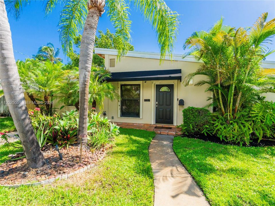 For Sale: $925,000 (3 beds, 2 baths, 1380 Square Feet)
