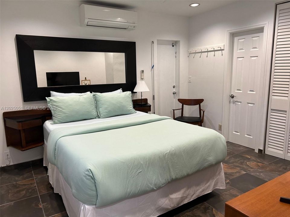 For Sale: $925,000 (3 beds, 2 baths, 1380 Square Feet)