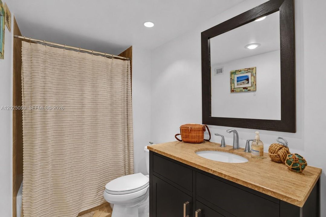 For Rent: $5,900 (2 beds, 2 baths, 1409 Square Feet)