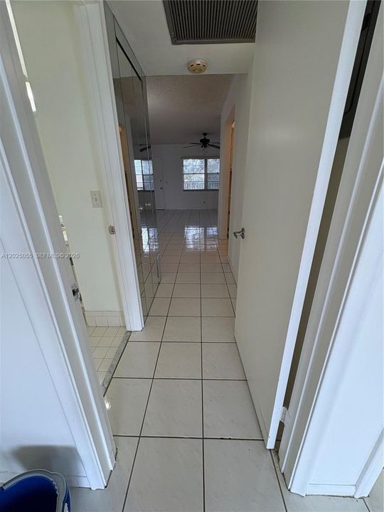 For Sale: $140,000 (1 beds, 1 baths, 811 Square Feet)
