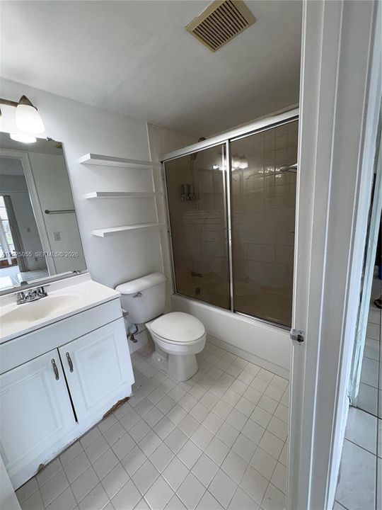 For Sale: $140,000 (1 beds, 1 baths, 811 Square Feet)