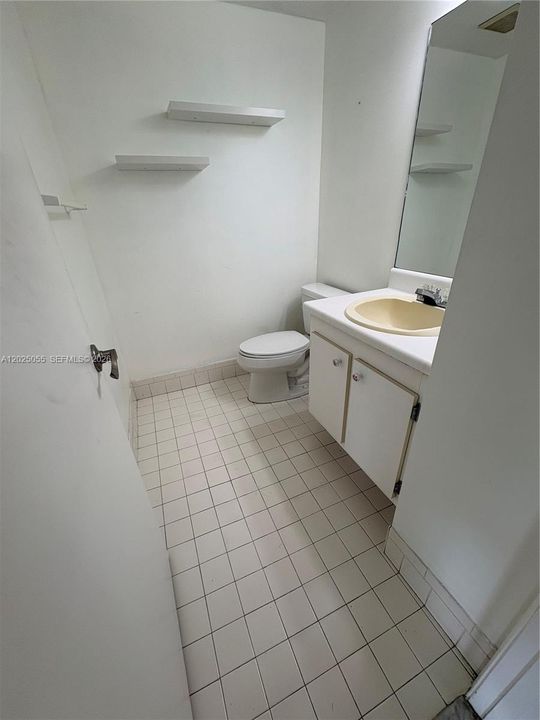 For Sale: $140,000 (1 beds, 1 baths, 811 Square Feet)