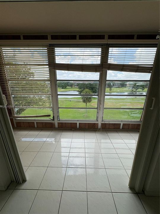 For Sale: $140,000 (1 beds, 1 baths, 811 Square Feet)