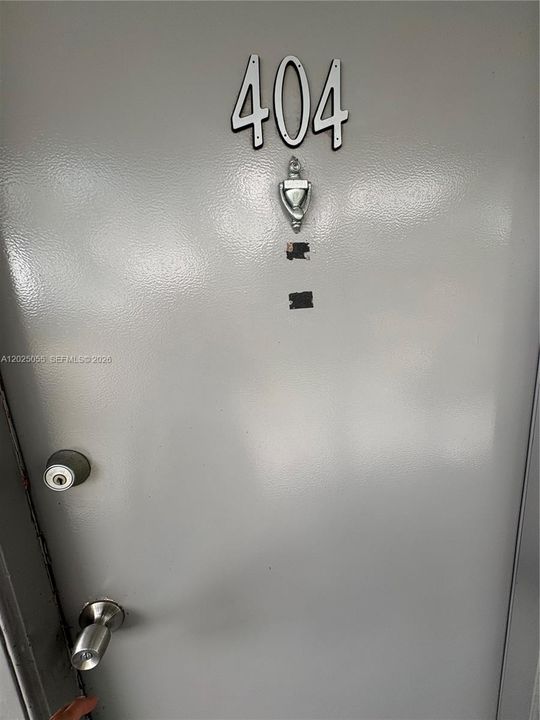 For Sale: $140,000 (1 beds, 1 baths, 811 Square Feet)