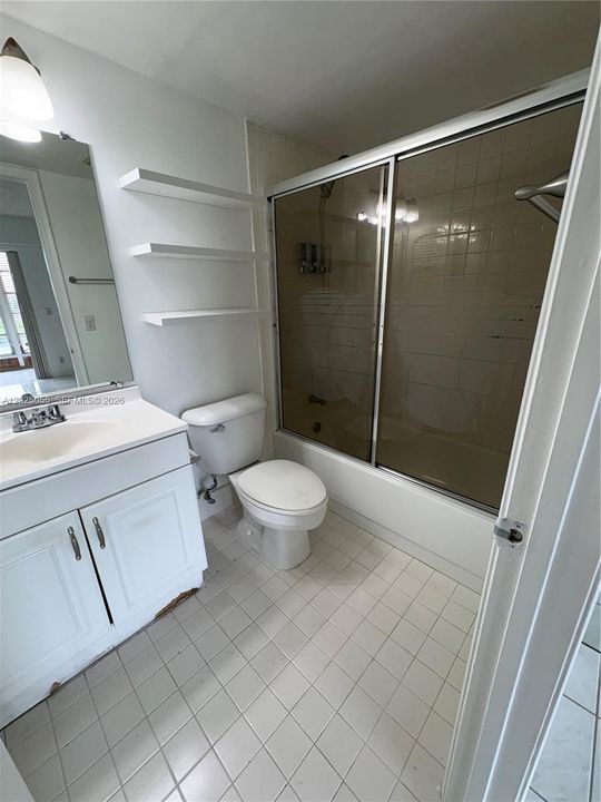 For Sale: $140,000 (1 beds, 1 baths, 811 Square Feet)