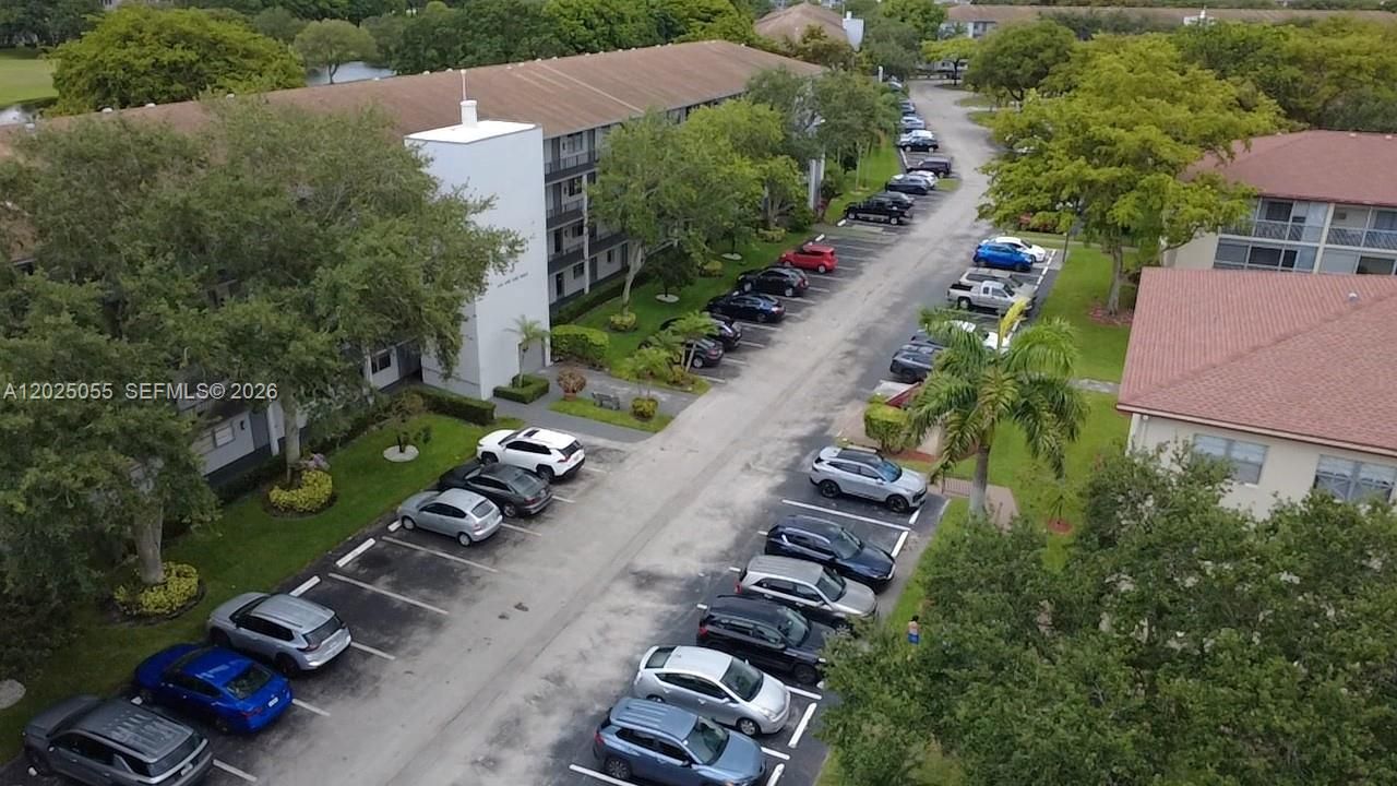 For Sale: $140,000 (1 beds, 1 baths, 811 Square Feet)