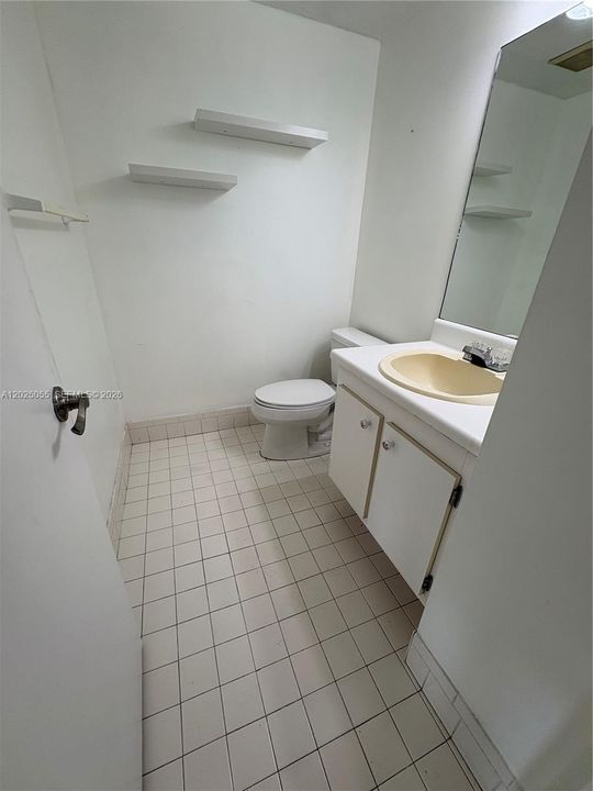 For Sale: $140,000 (1 beds, 1 baths, 811 Square Feet)