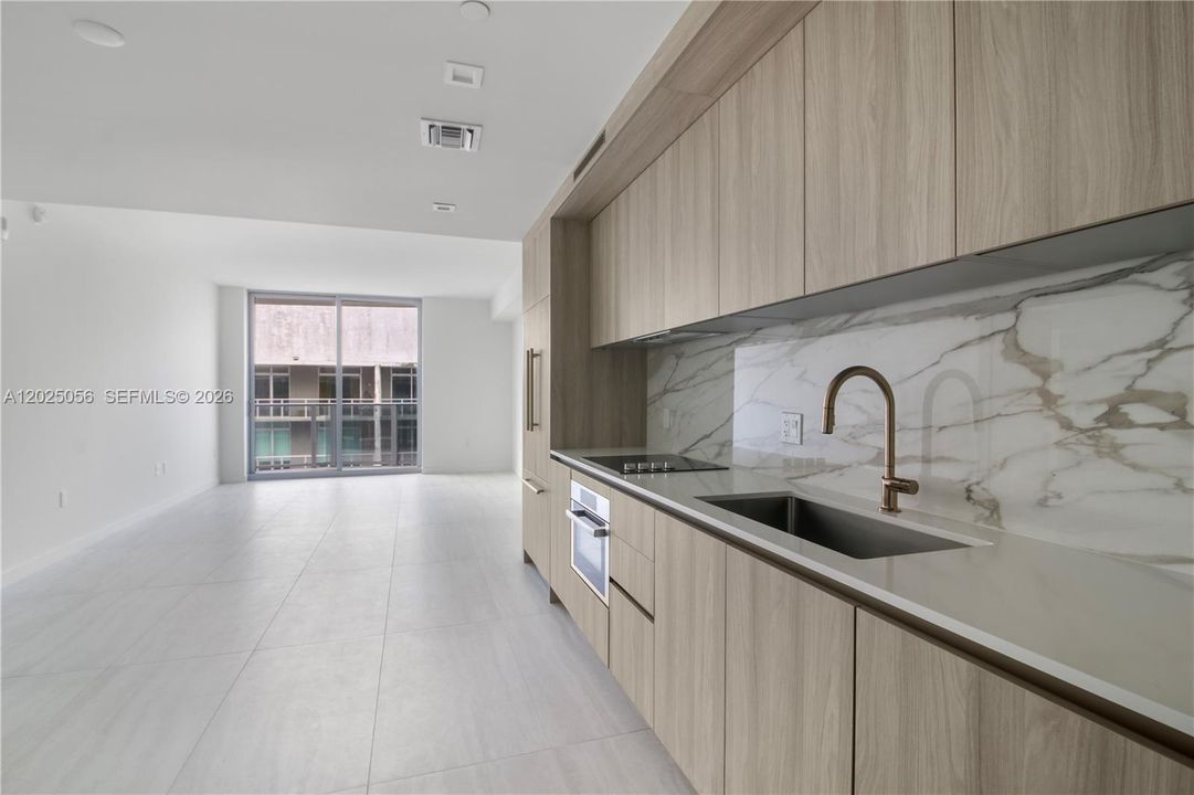 В аренду: $6,300 (1 спален, 1 ванн, 862 Квадратных фут)