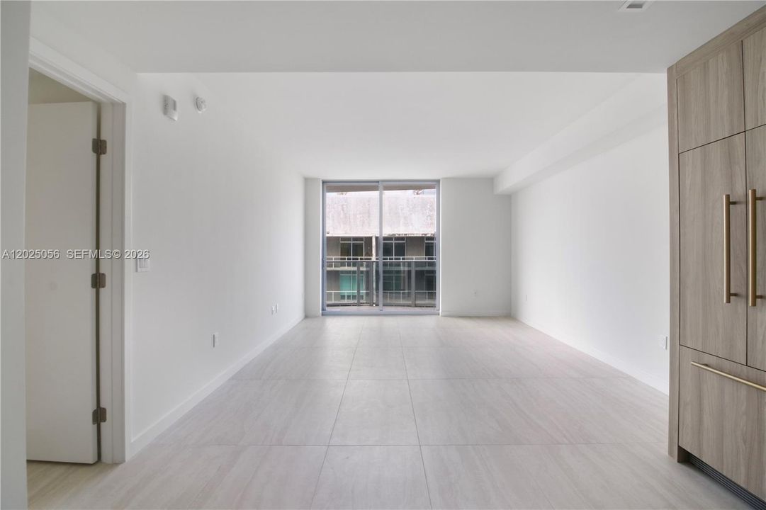 В аренду: $6,300 (1 спален, 1 ванн, 862 Квадратных фут)