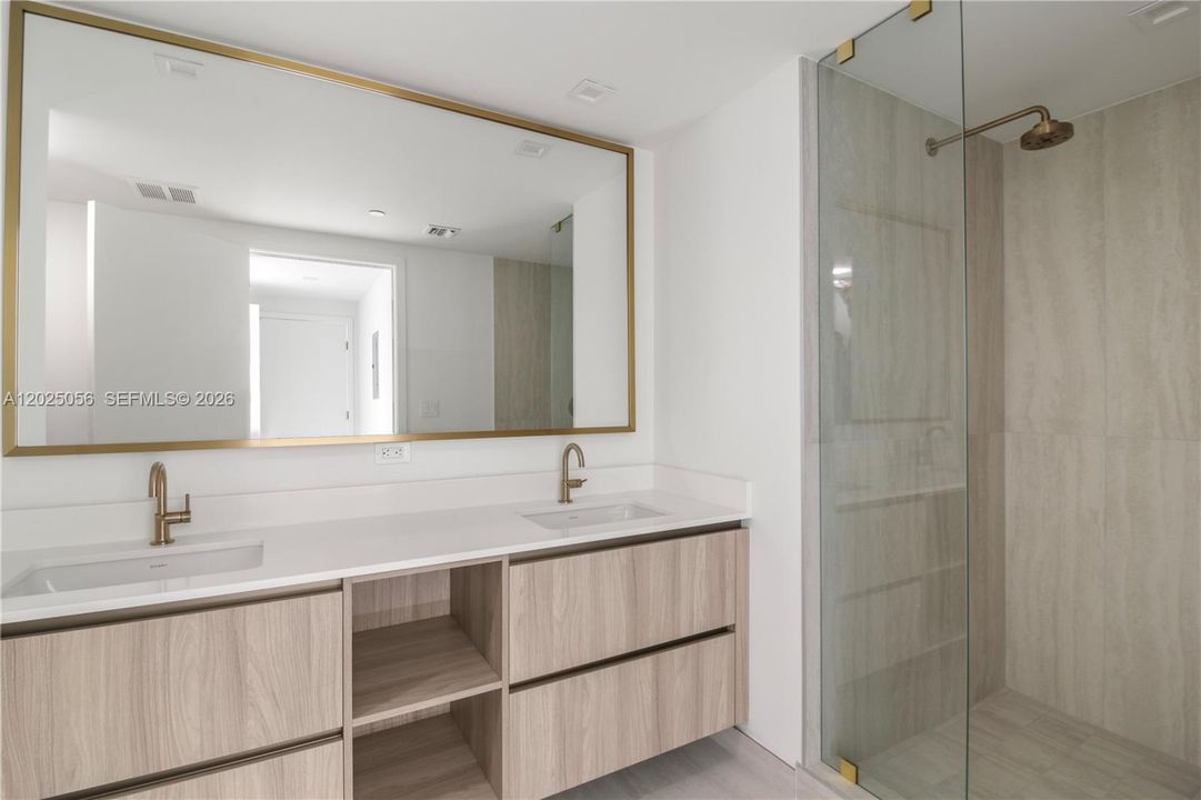 В аренду: $6,300 (1 спален, 1 ванн, 862 Квадратных фут)