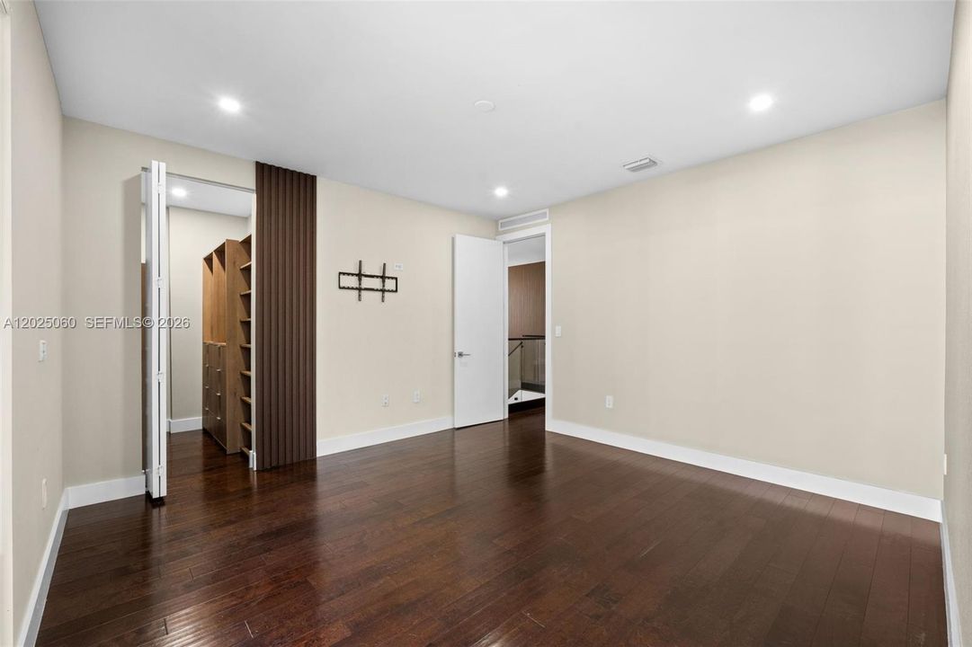 For Sale: $1,700,000 (5 beds, 5 baths, 3113 Square Feet)
