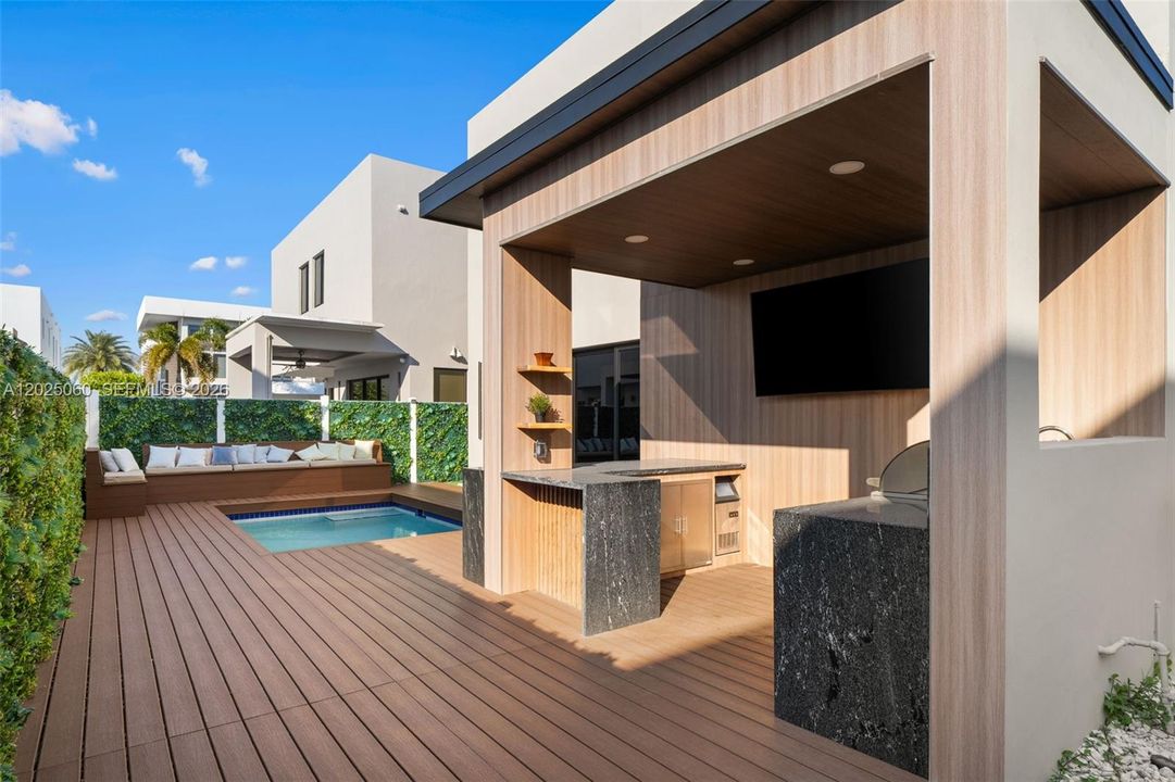 For Sale: $1,700,000 (5 beds, 5 baths, 3113 Square Feet)
