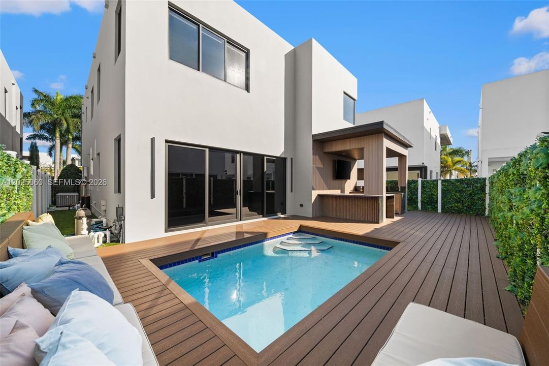For Sale: $1,700,000 (5 beds, 5 baths, 3113 Square Feet)