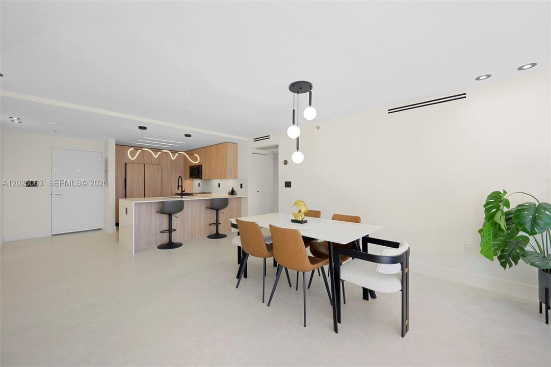 For Sale: $475,000 (2 beds, 2 baths, 1138 Square Feet)