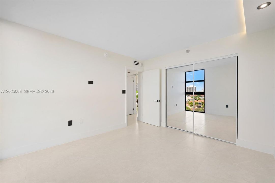 For Sale: $475,000 (2 beds, 2 baths, 1138 Square Feet)