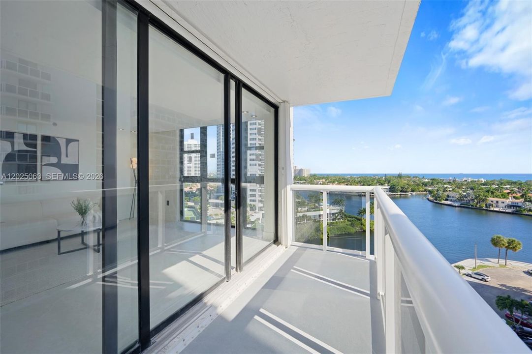 For Sale: $475,000 (2 beds, 2 baths, 1138 Square Feet)