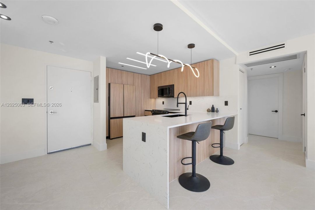 For Sale: $475,000 (2 beds, 2 baths, 1138 Square Feet)