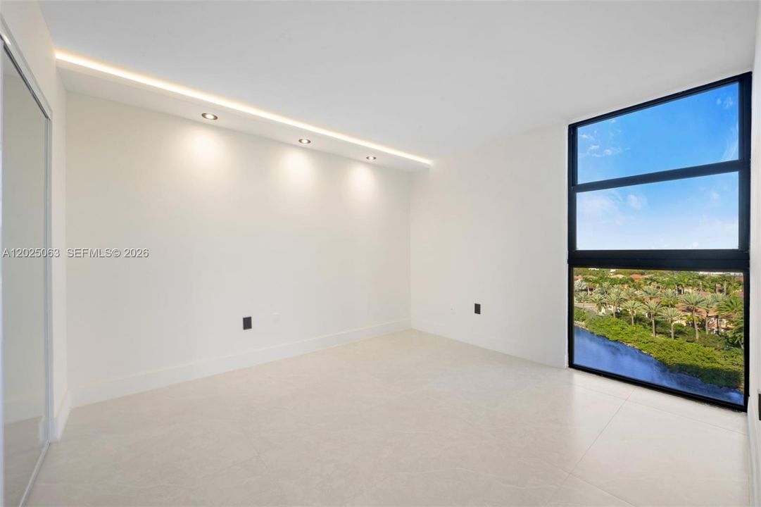 For Sale: $475,000 (2 beds, 2 baths, 1138 Square Feet)