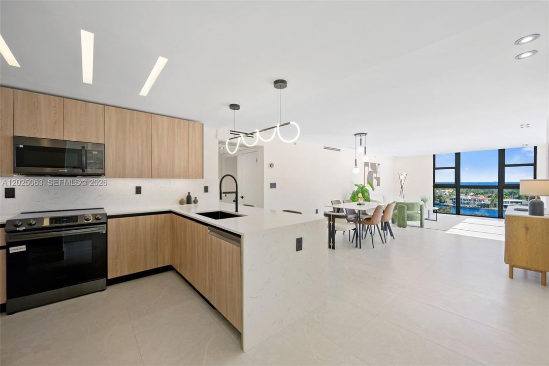 For Sale: $475,000 (2 beds, 2 baths, 1138 Square Feet)