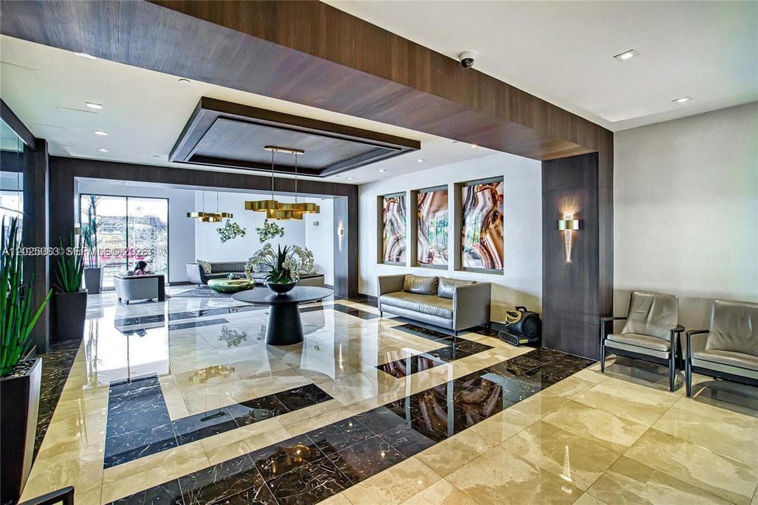 For Sale: $475,000 (2 beds, 2 baths, 1138 Square Feet)