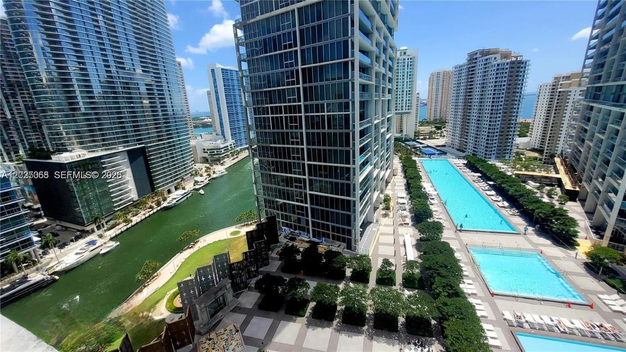 For Sale: $620,000 (1 beds, 1 baths, 876 Square Feet)