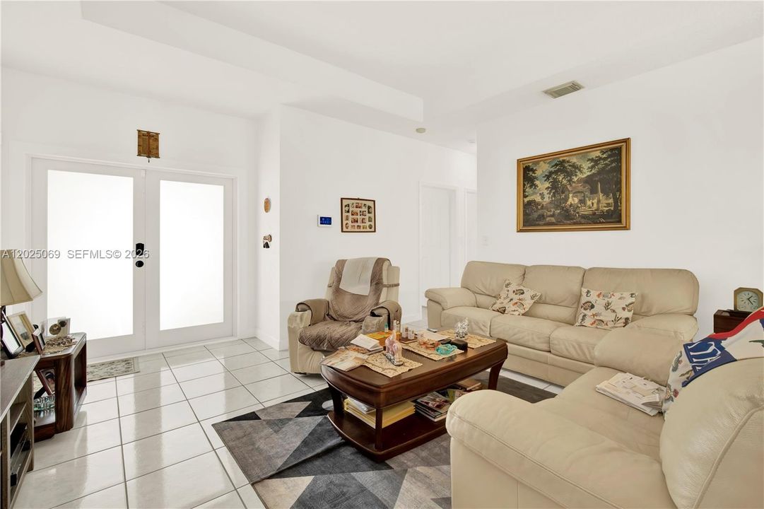 En Venta: $430,000 (3 camas, 2 baños, 1443 Pies cuadrados)