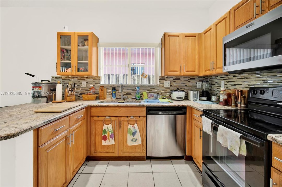 En Venta: $430,000 (3 camas, 2 baños, 1443 Pies cuadrados)