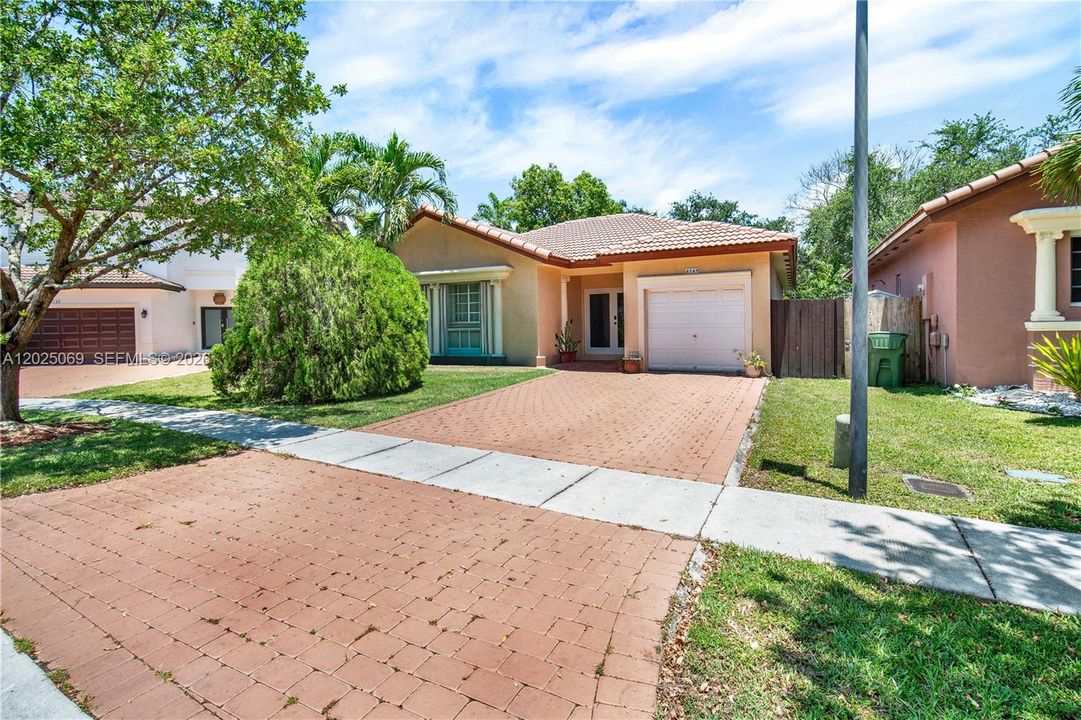 En Venta: $430,000 (3 camas, 2 baños, 1443 Pies cuadrados)