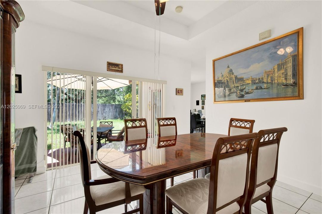 En Venta: $430,000 (3 camas, 2 baños, 1443 Pies cuadrados)