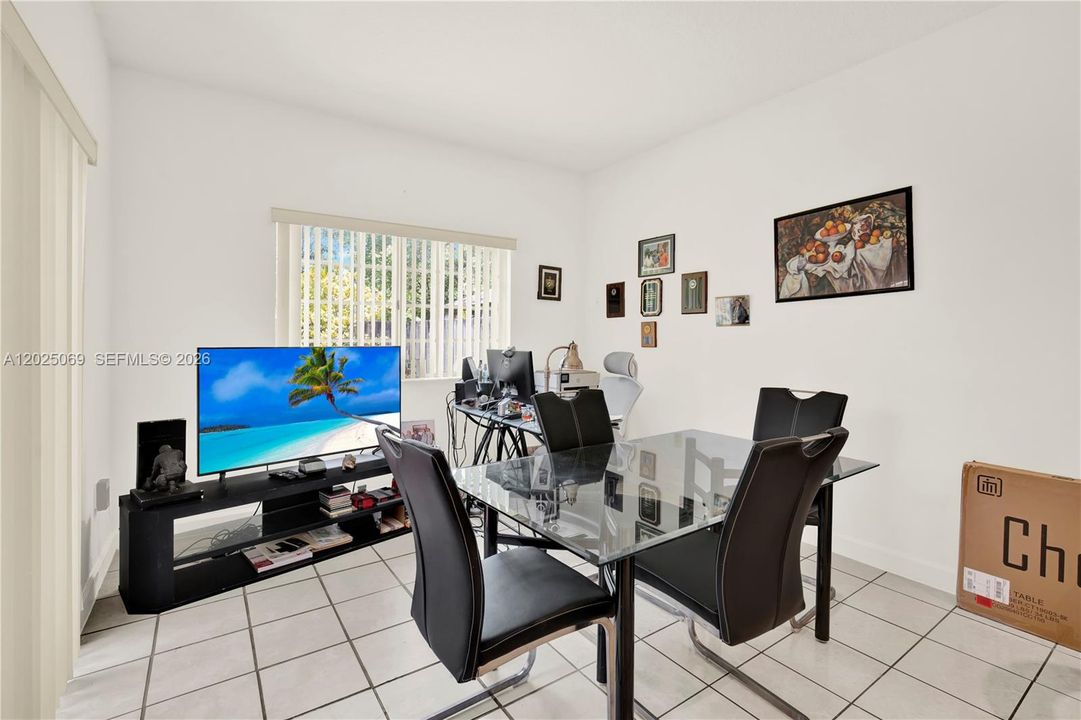 En Venta: $430,000 (3 camas, 2 baños, 1443 Pies cuadrados)