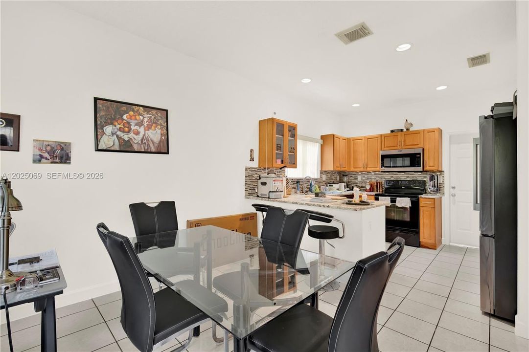 En Venta: $430,000 (3 camas, 2 baños, 1443 Pies cuadrados)