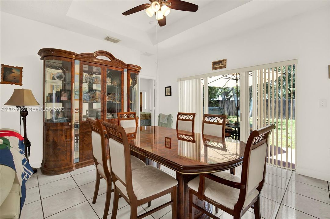 En Venta: $430,000 (3 camas, 2 baños, 1443 Pies cuadrados)