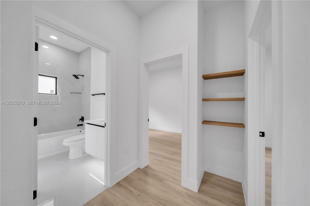 На продажу: $389,000 (3 спален, 2 ванн, 1742 Квадратных фут)