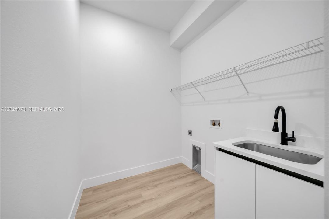 На продажу: $389,000 (3 спален, 2 ванн, 1742 Квадратных фут)