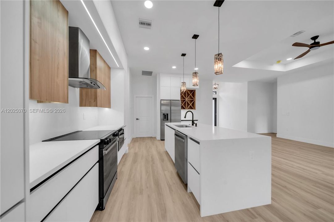 На продажу: $389,000 (3 спален, 2 ванн, 1742 Квадратных фут)
