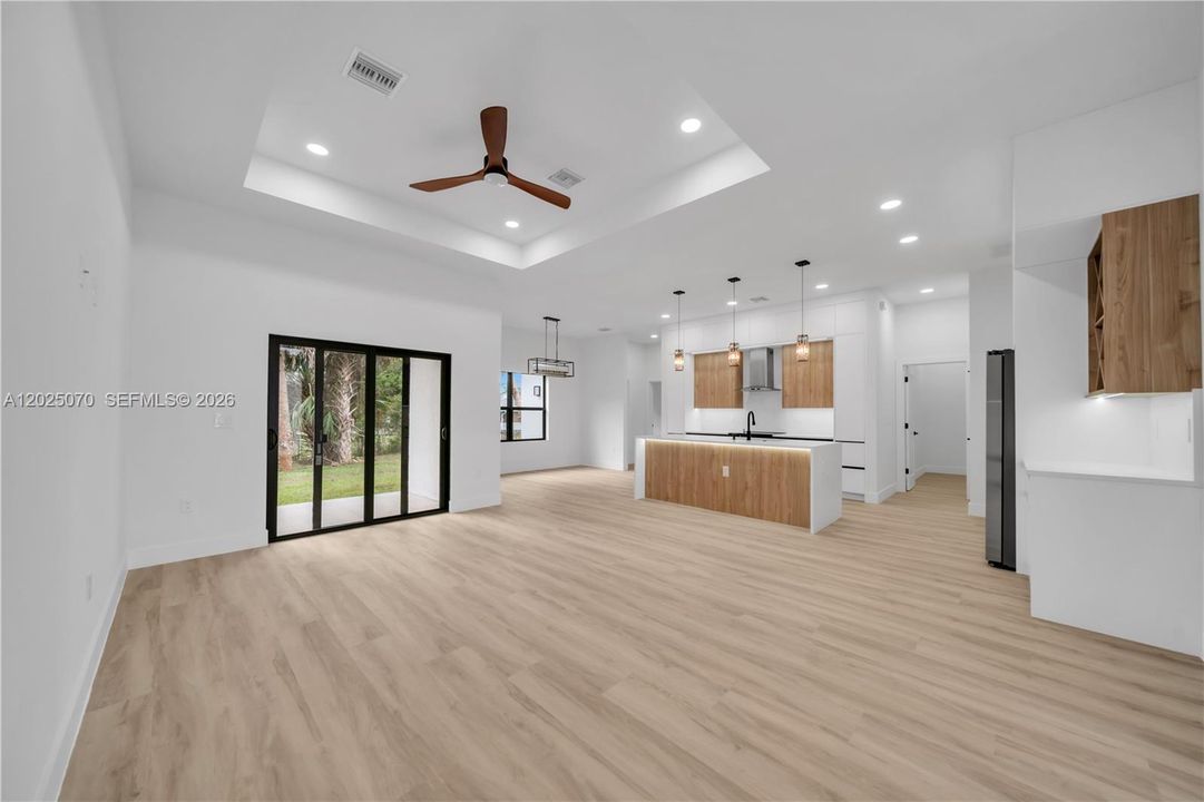 На продажу: $389,000 (3 спален, 2 ванн, 1742 Квадратных фут)