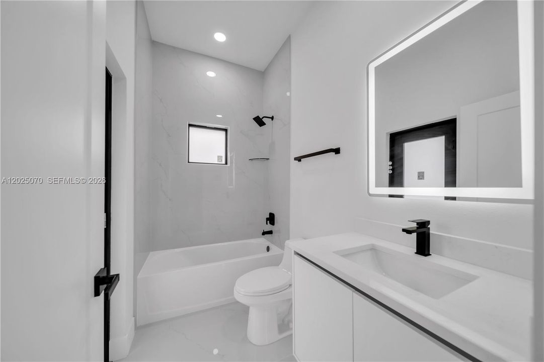 На продажу: $389,000 (3 спален, 2 ванн, 1742 Квадратных фут)