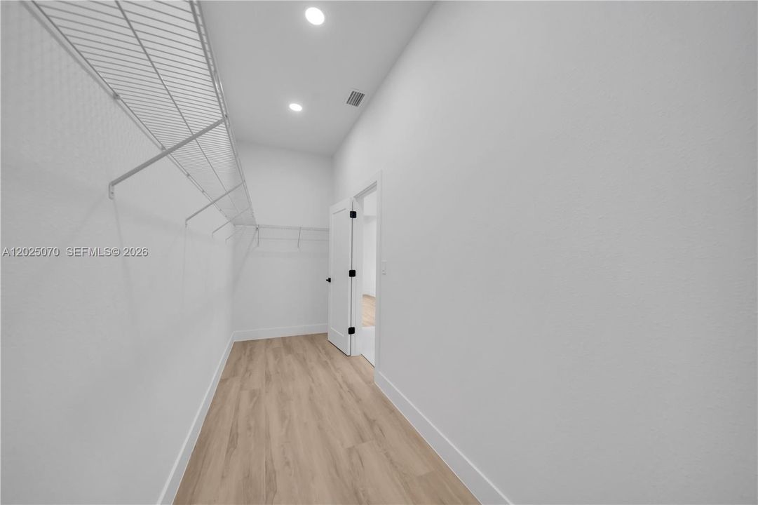 На продажу: $389,000 (3 спален, 2 ванн, 1742 Квадратных фут)