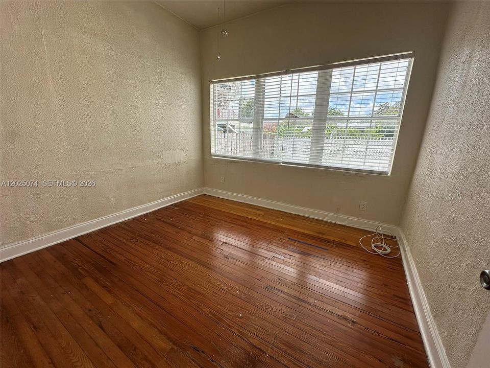 Activo con contrato: $2,700 (3 camas, 1 baños, 0 Pies cuadrados)