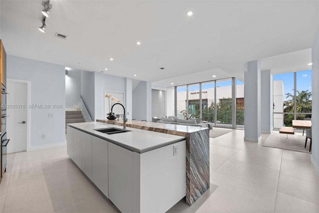 For Sale: $3,350,000 (3 beds, 4 baths, 3336 Square Feet)