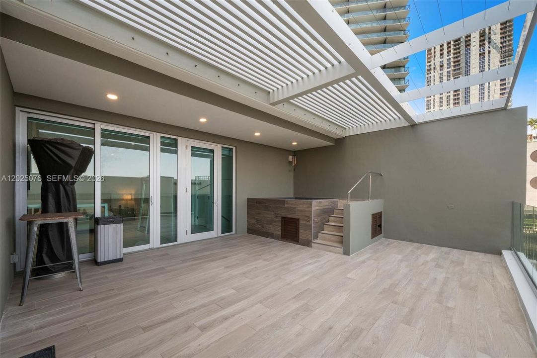 For Sale: $3,350,000 (3 beds, 4 baths, 3336 Square Feet)