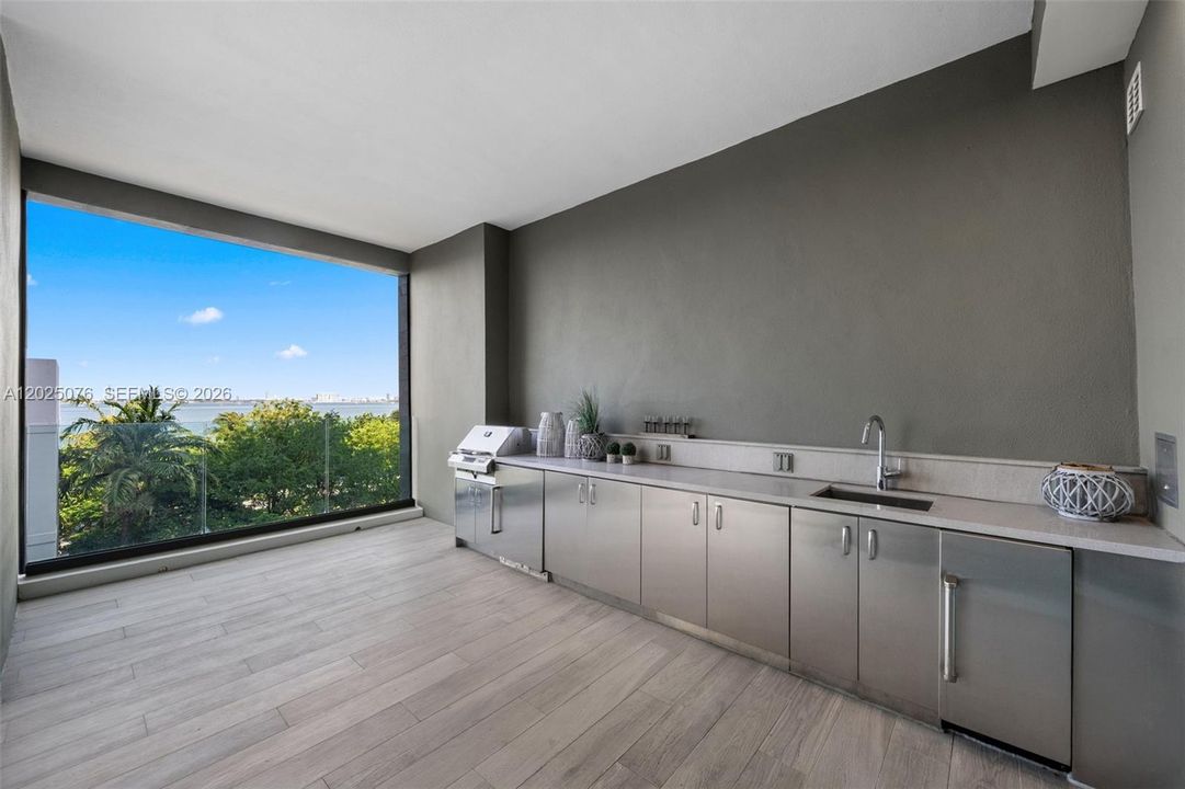 For Sale: $3,350,000 (3 beds, 4 baths, 3336 Square Feet)