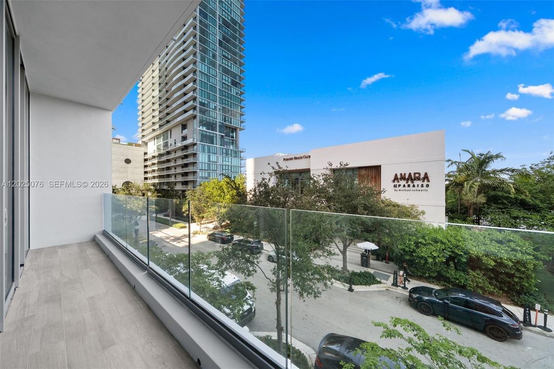 For Sale: $3,350,000 (3 beds, 4 baths, 3336 Square Feet)