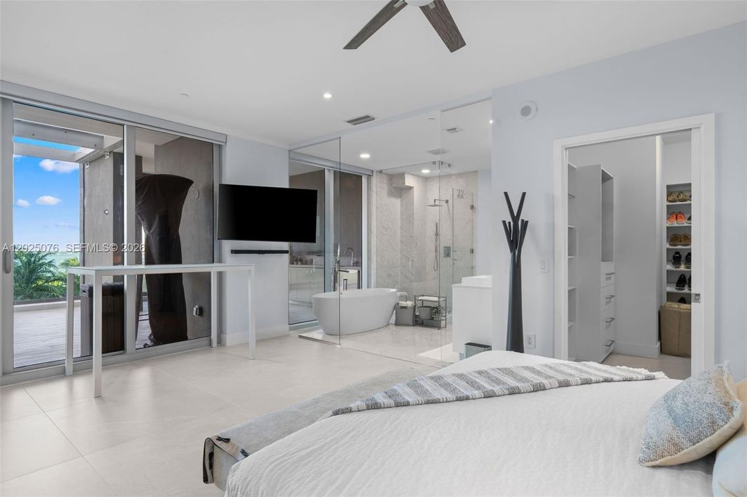 For Sale: $3,350,000 (3 beds, 4 baths, 3336 Square Feet)