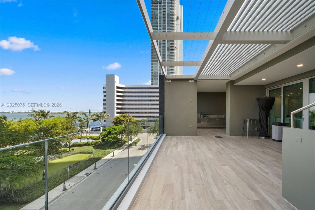 For Sale: $3,350,000 (3 beds, 4 baths, 3336 Square Feet)