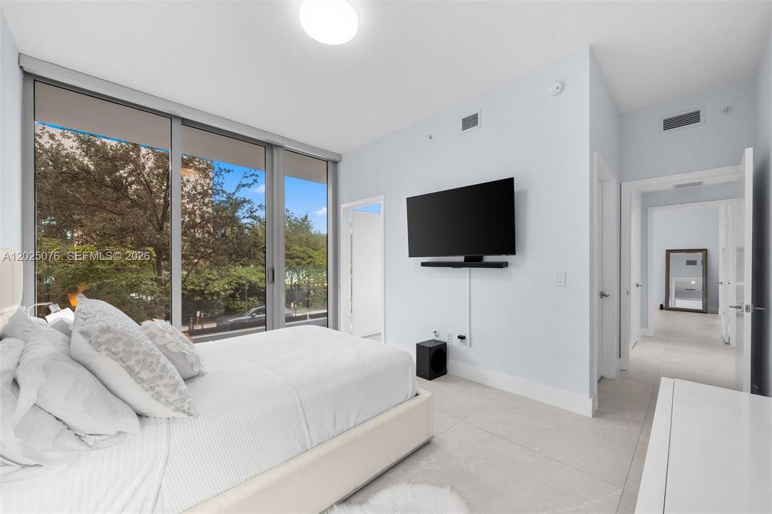 For Sale: $3,350,000 (3 beds, 4 baths, 3336 Square Feet)