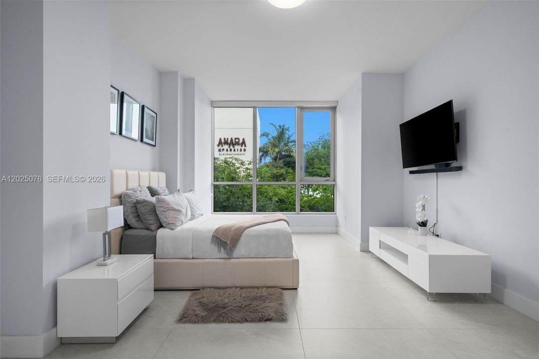 For Sale: $3,350,000 (3 beds, 4 baths, 3336 Square Feet)