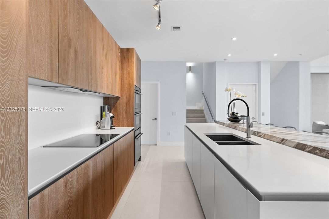 For Sale: $3,350,000 (3 beds, 4 baths, 3336 Square Feet)