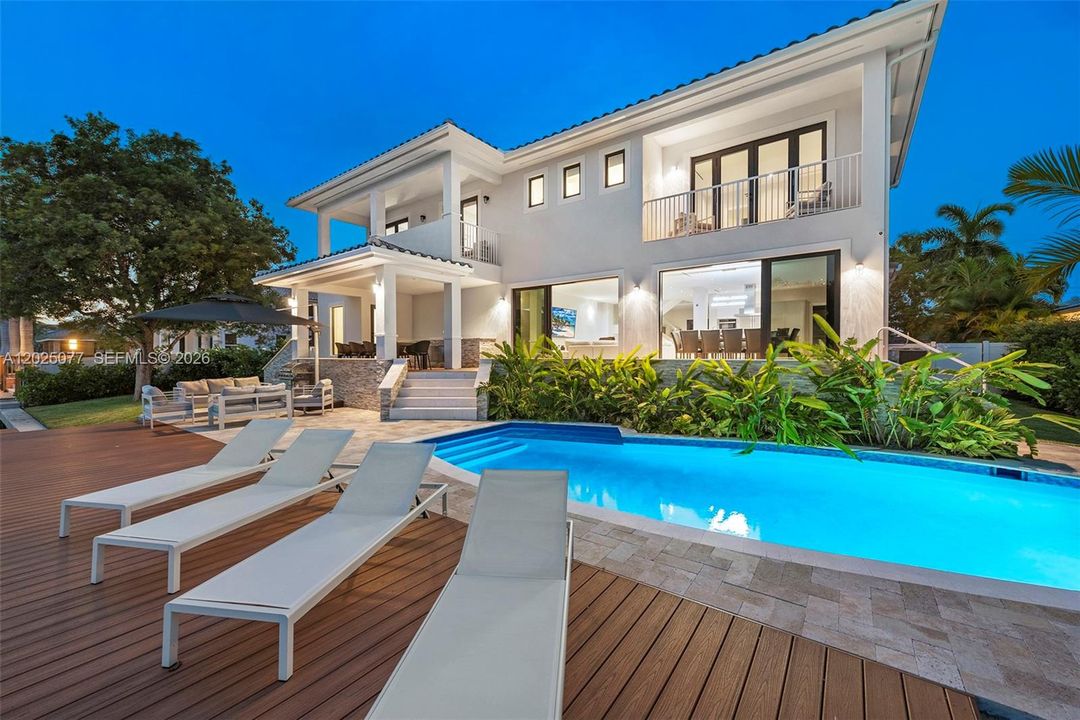 For Sale: $4,950,000 (5 beds, 6 baths, 4021 Square Feet)